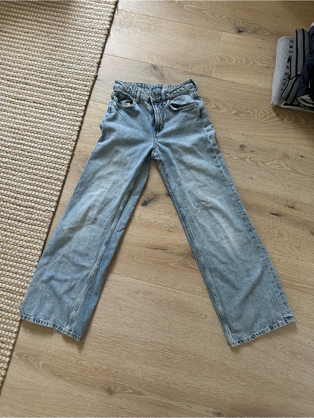 Divided Women's Straight-Leg Jeans in Light Blue Wash